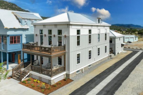 Whitewater Estate House & Guesthouse w Hot Tub